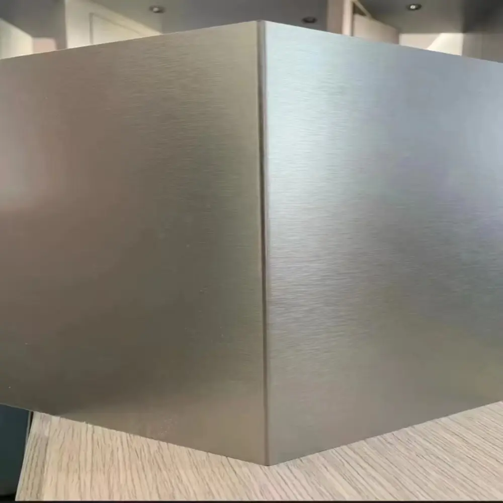 90-degree foldable metal wall panel without damage