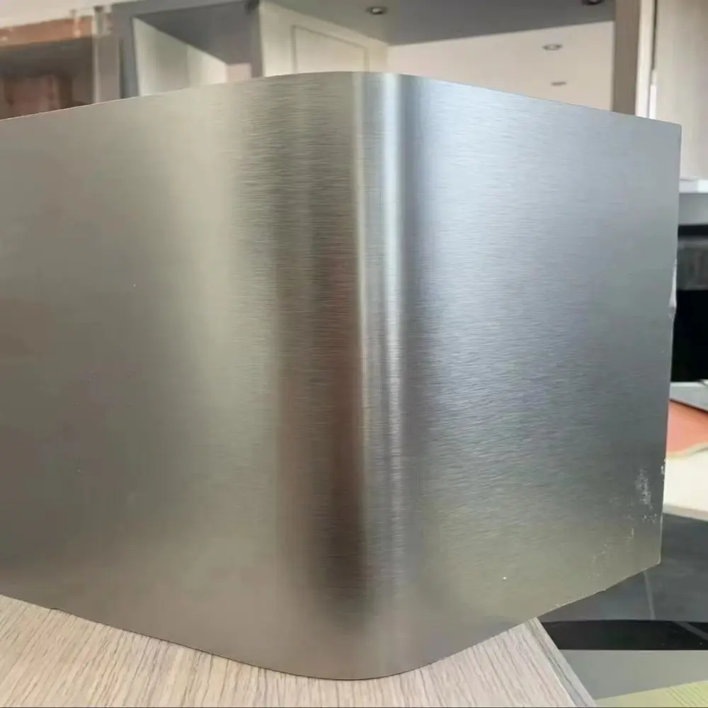 Bendable metal wall panel creating a smooth curve