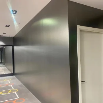 Modern interior decoration featuring 5mm metal surface wall panels in a commercial facility